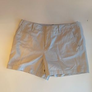 Tommy Hilfiger Womens Shorts 8 Beige Flat Front Khaki Chino Beach Vacation Walk